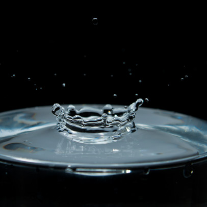 couronne née de la chute d'une goutte d'eau vignette