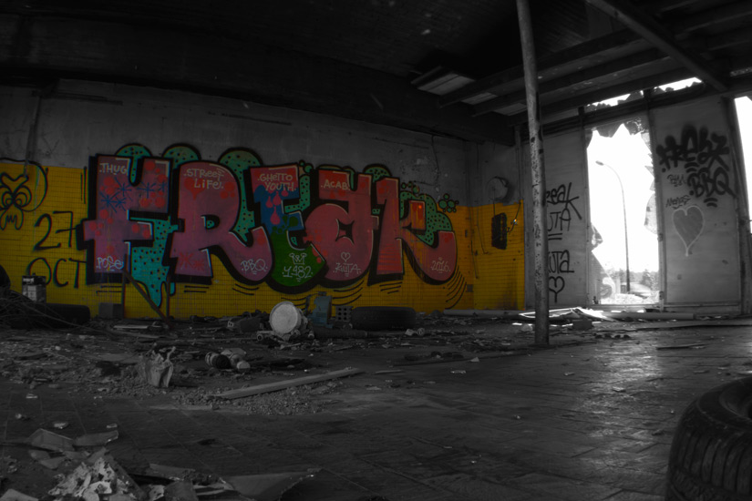 ruine avec graffiti
